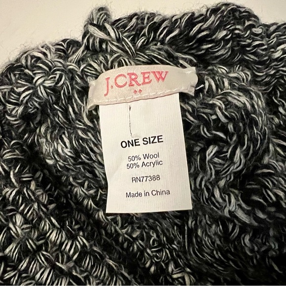 J CREW Women’s Brim Beanie w/ Buttons - Picture 4 of 4